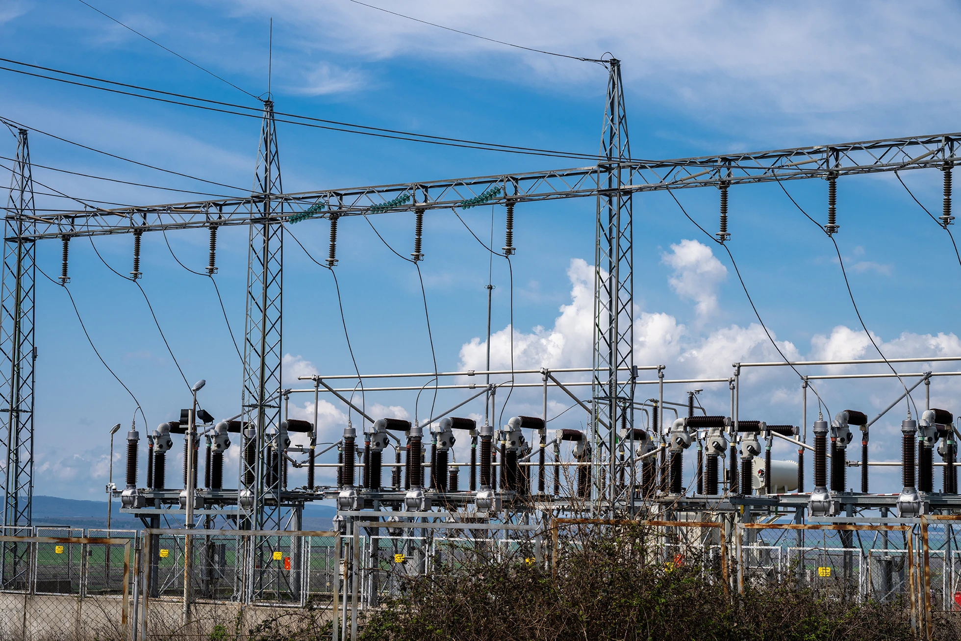 cp-energie-branchen-stadtwerke Luftbild Öl- und Gasraffinerie Anlage bei Nacht